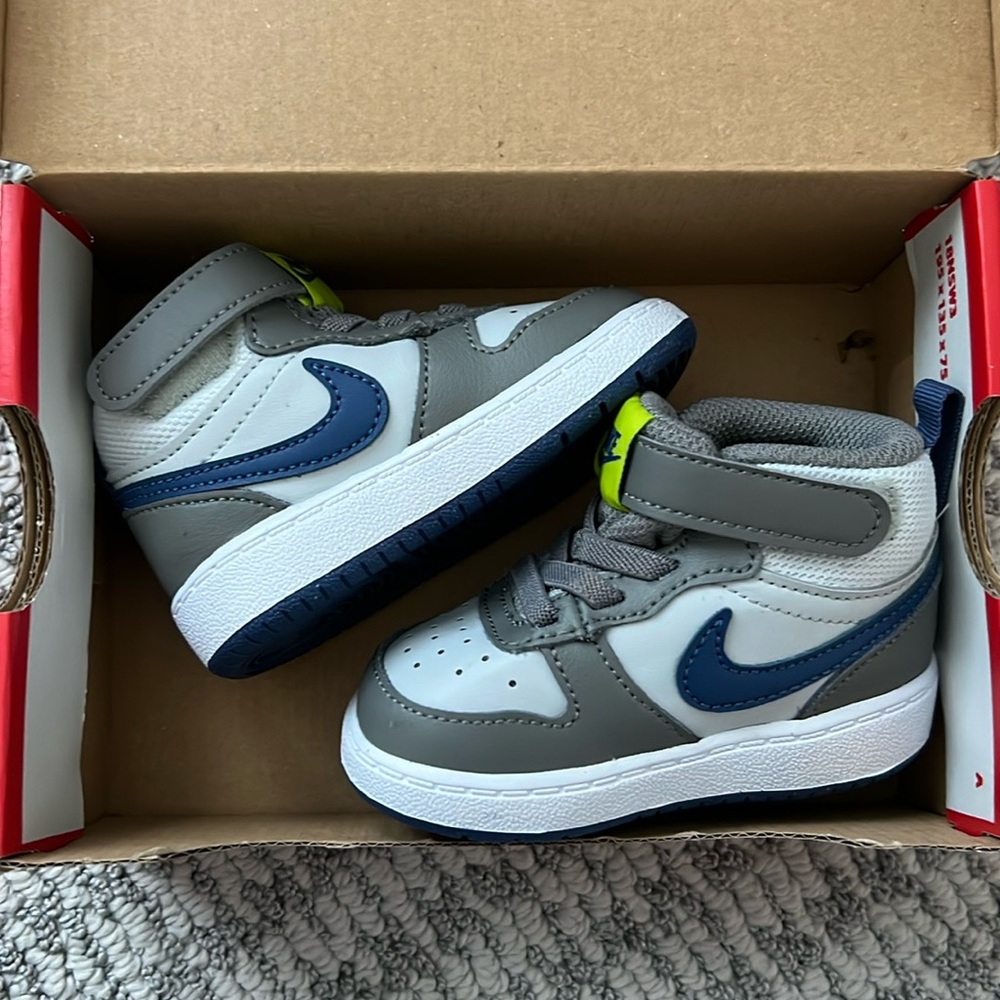 Nike Court Borough Mid 2